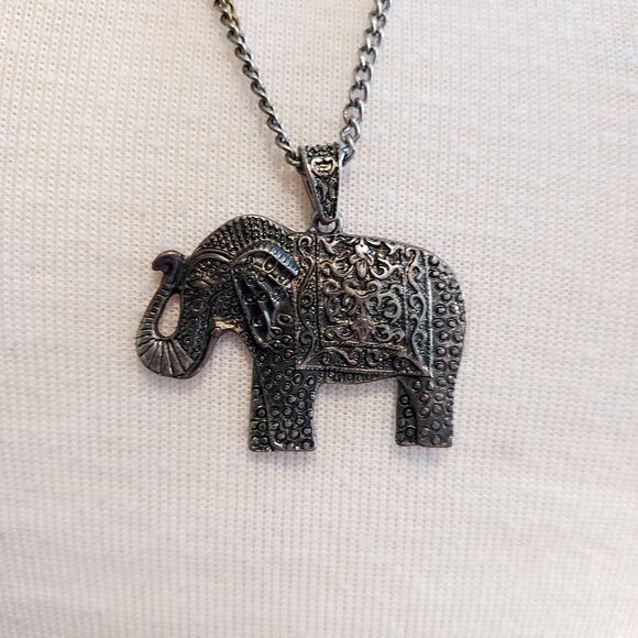 Elephant Pendant Necklace - Picture 1 of 5